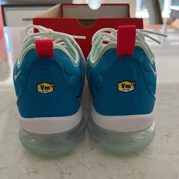 Brand new Nike Air Vapormax Plus. Size woman’s 10 - Picture 4 of 11